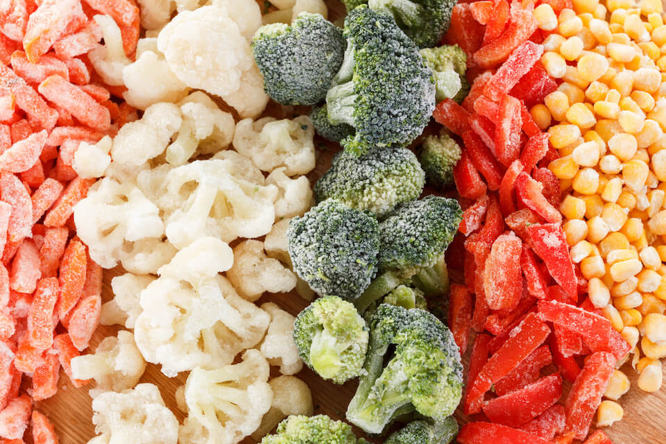 freeze dried carrots, cauliflower, broccoli, peppers, and corn set out in rows